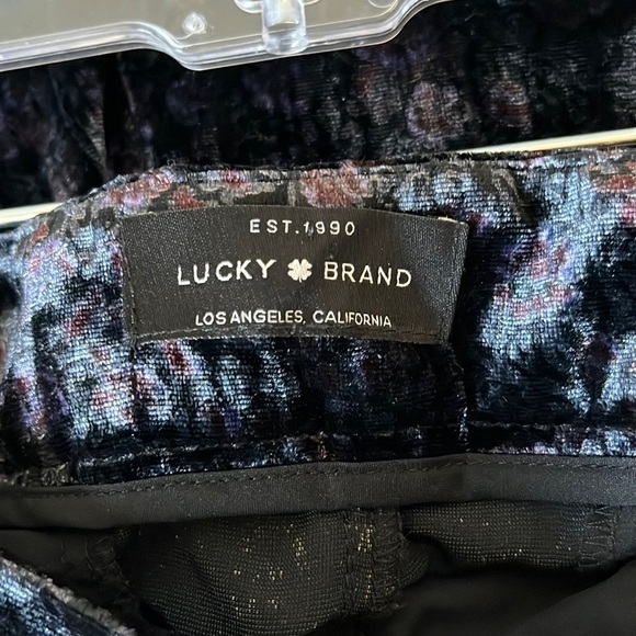 Lucky Brand Deep Purple/Black Floral Velvet Crop Drawstring Waist Pants - Picture 2 of 9